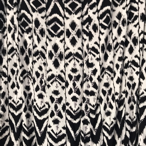 Patterned Romper - Picture 4 of 6